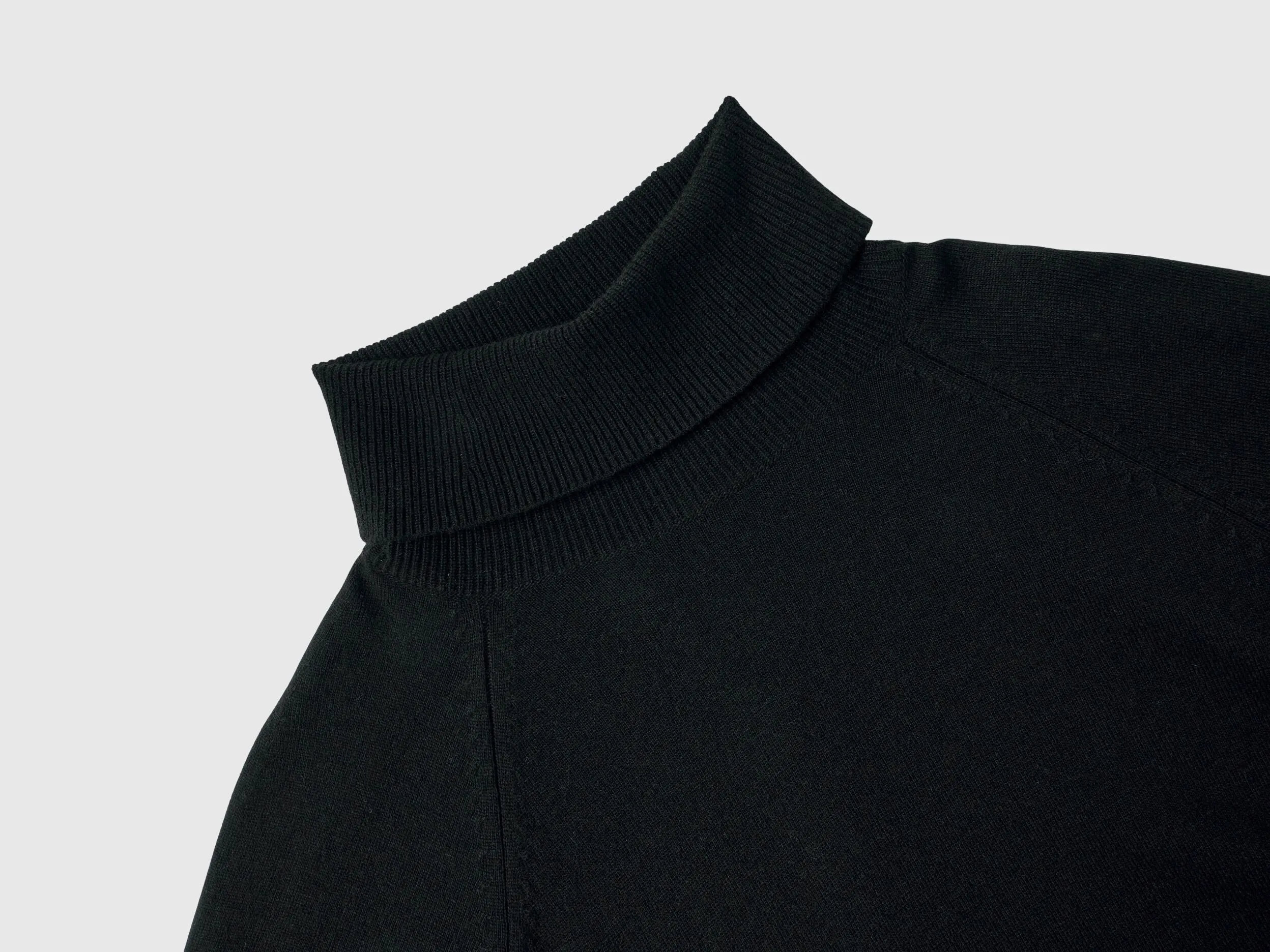 Black turtleneck sweater in cashmere and wool blend - Black | Benetton