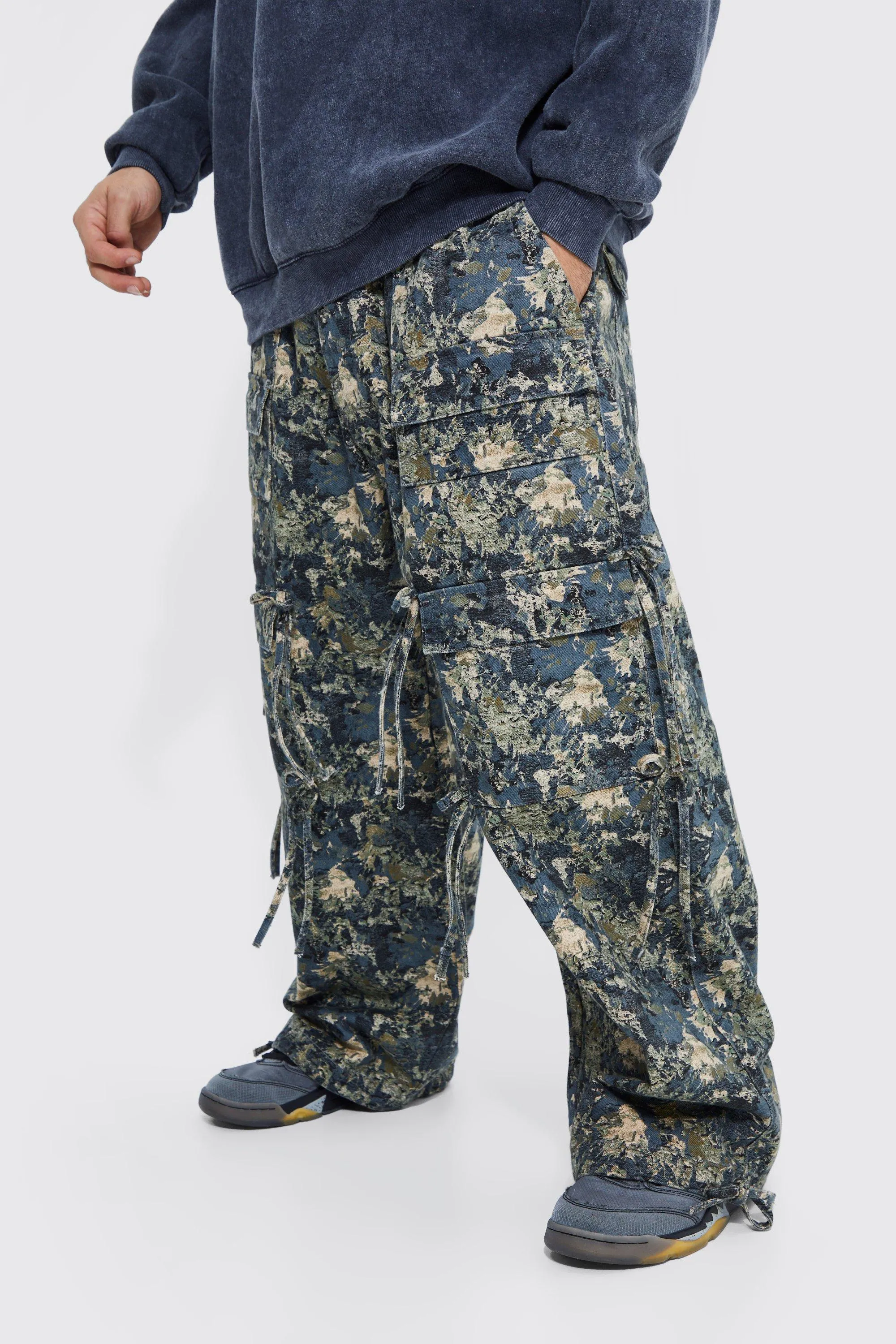 Elasticated Waist Wide Fit Camo Cargo Trouser | boohooMAN UK